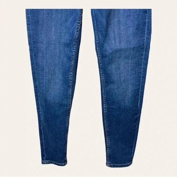 0852. Zara DENIM JEANS SKINNY STYLE NON DISTRESSED SIZE 6 MEDIUM WASH - Picture 5 of 9